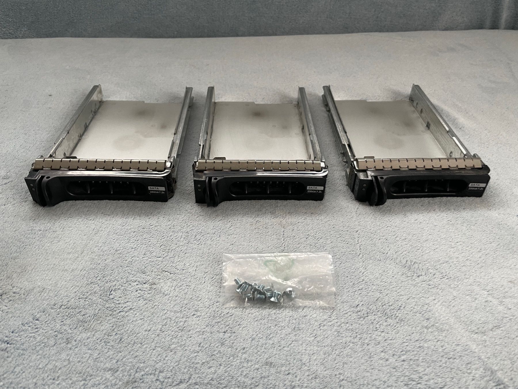 Server: 3 HDD Server Caddy 3.5" – Usato da MAGDEN venduto da GoldenEagle2020
