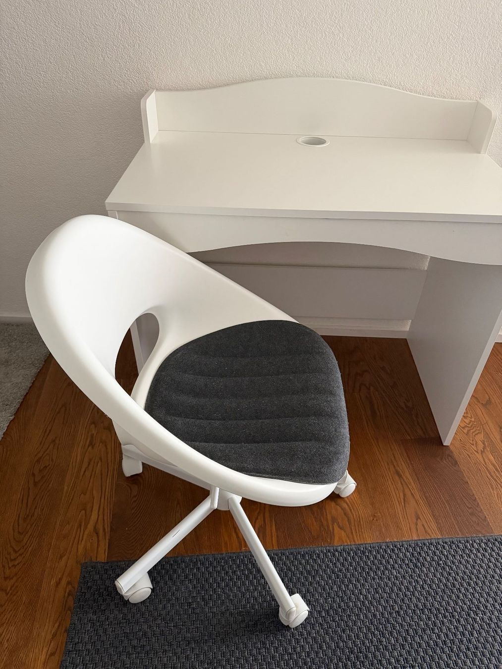 Tavoli: IKEA Smâgöra Schreibtisch mit Stuhl – Nuovo (secondo la descrizione) da Vaduz venduto da Mokka2013 3