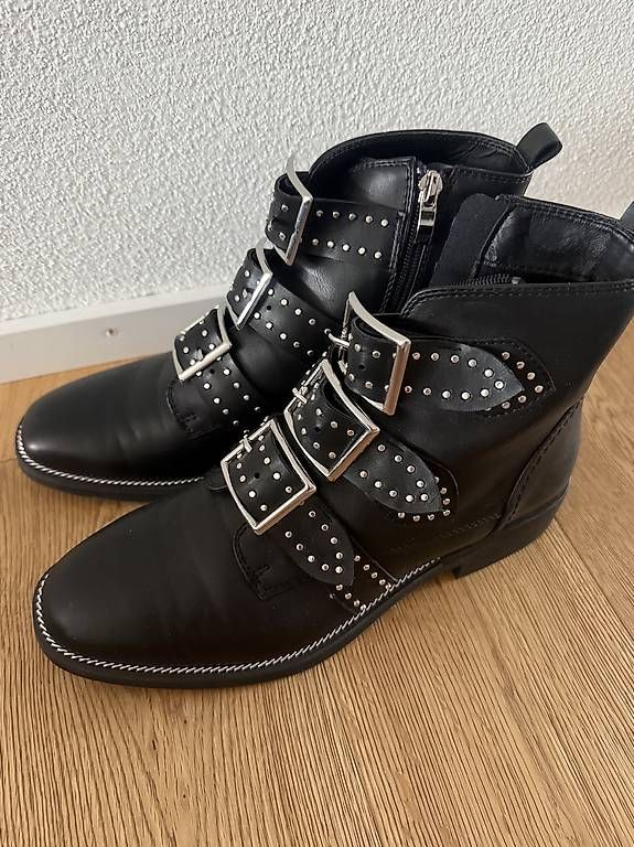 Scarpe da donna: SCHWARZE STIEFELETTEN MIT NIETEN – Usato da Schötz venduto da kon_57fh 2