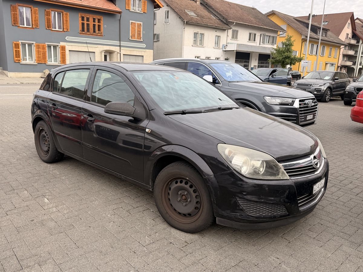 Opel Automobili: Opel Astra 1.8 Automat  – Usato da Hunzenschwil venduto da Car.2015 1