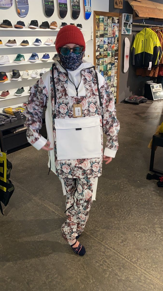 Anzüge: Skianzug Brethern Apparel Blumenmuster – Gebraucht aus Triesenberg von elfchen96 3