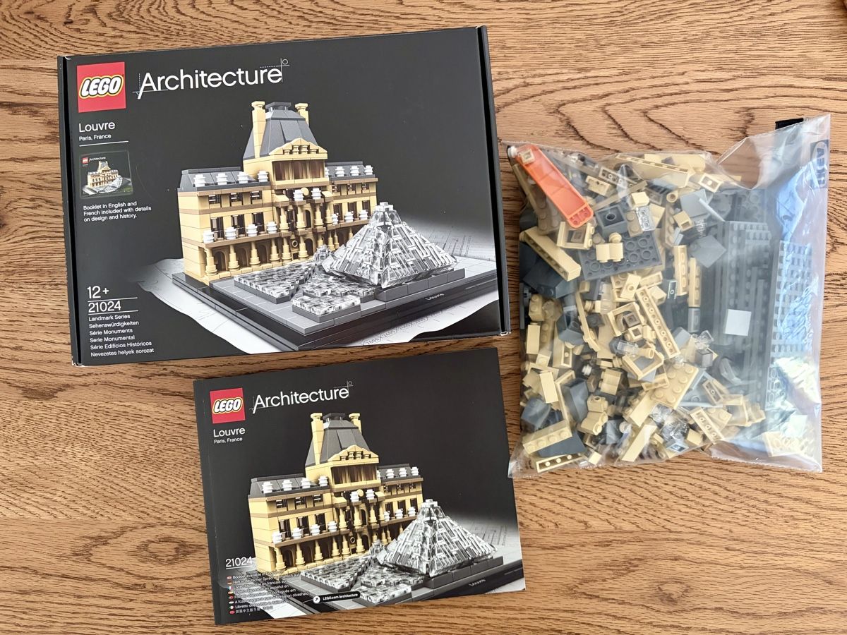 Lego Kit di costruzioni: LEGO Architecture Louvre 21024 – Usato da Uster venduto da fni89