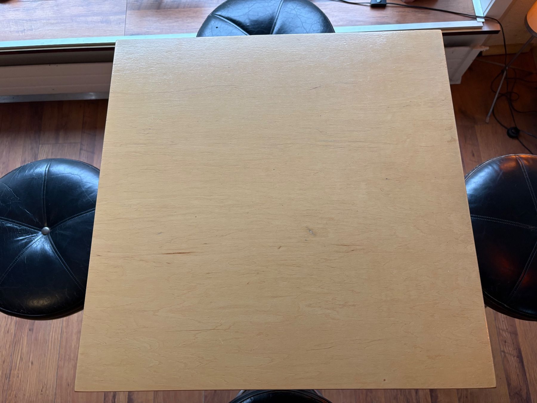 Set di tavolo e panche: Bartisch-Set: 3 Tische + 7 Barhocker – Usato da Luzern venduto da Owen2321 3