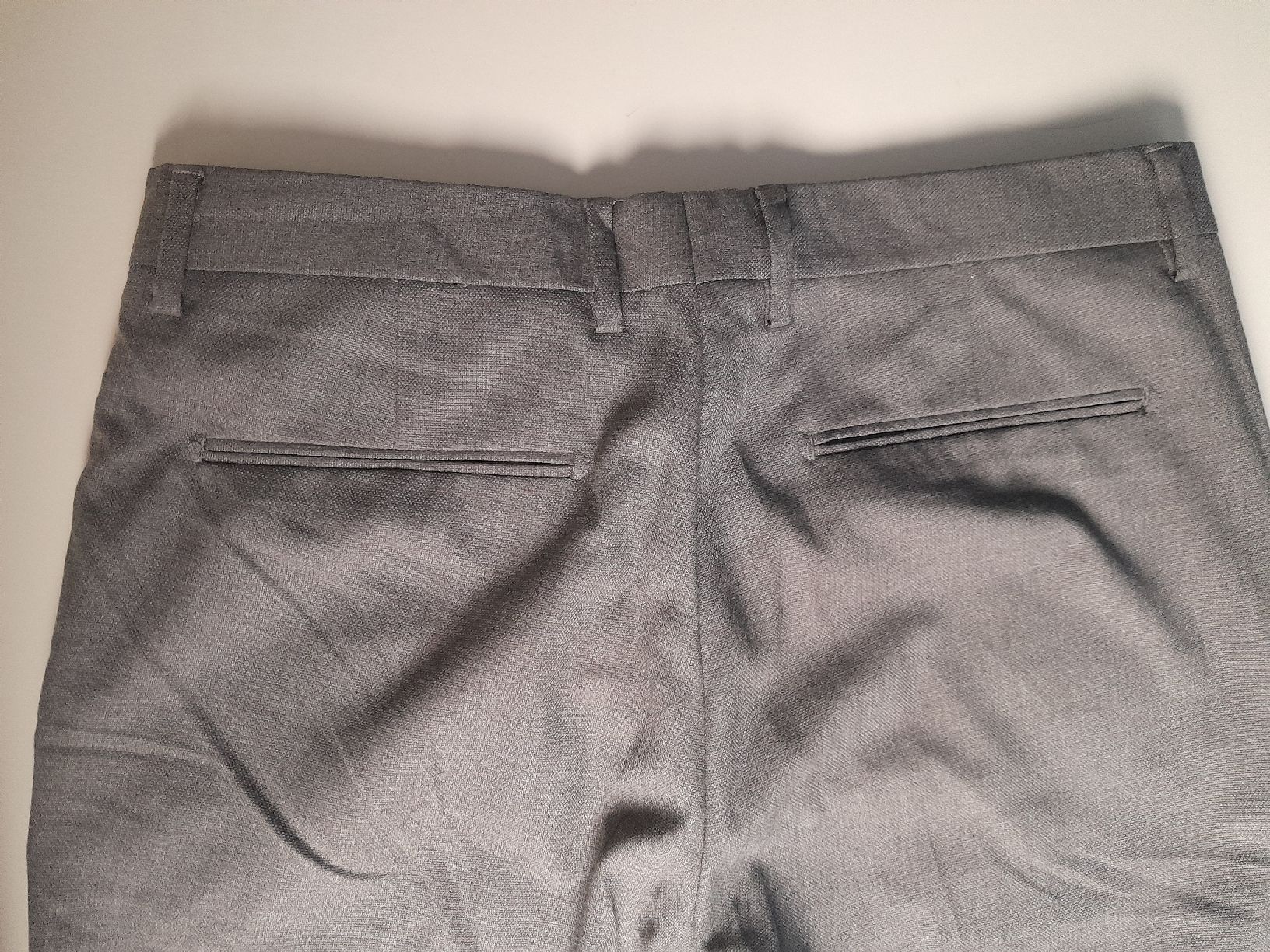 Zara Pantaloni: pantalon zara taille 42 gris – Usato da Genève venduto da ang_fd8z 5
