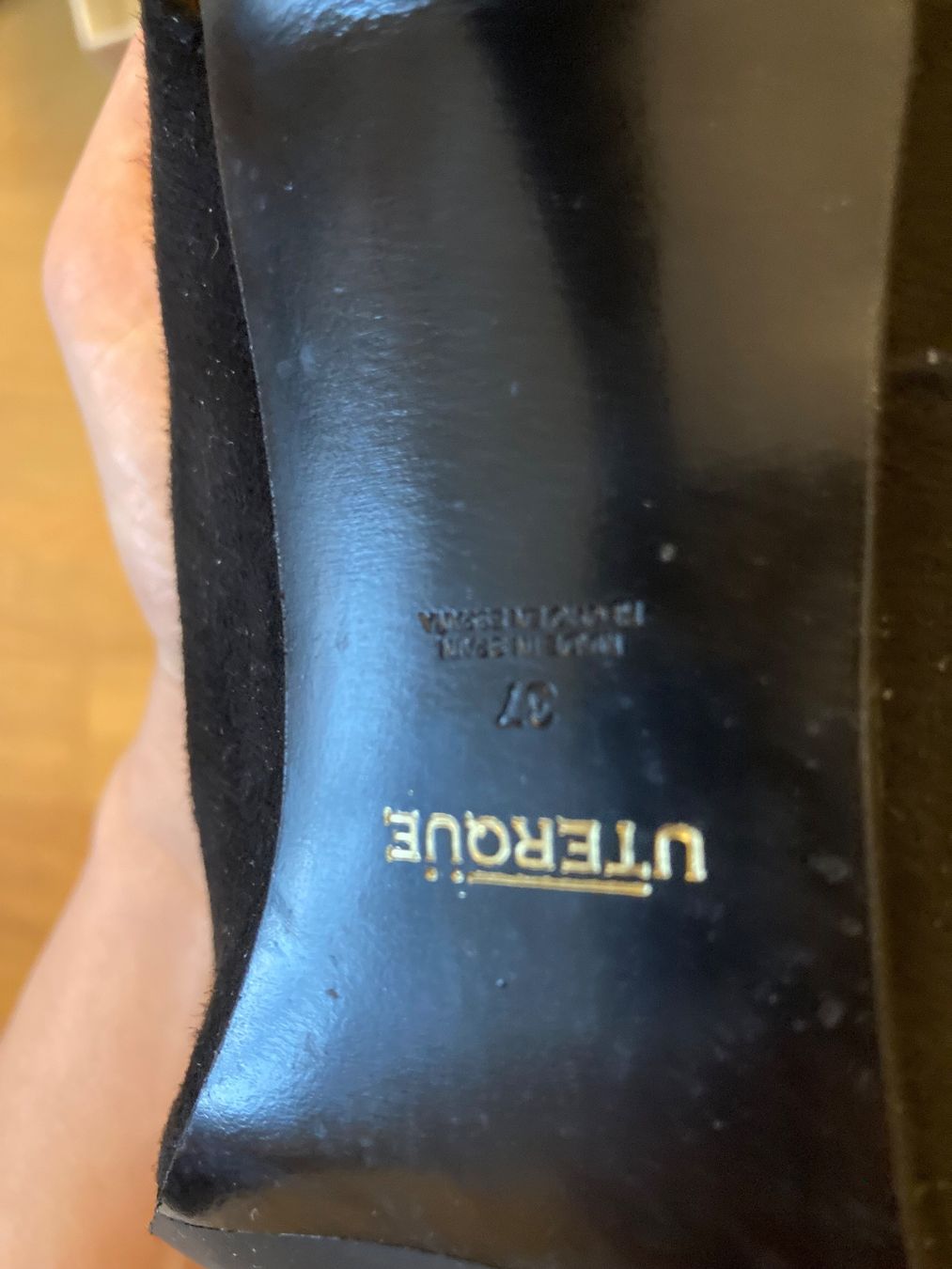Scarpe da donna: Uterqüe, Black Suede Sandals, Size 37 – Usato da Luzern venduto da AM2nd 2