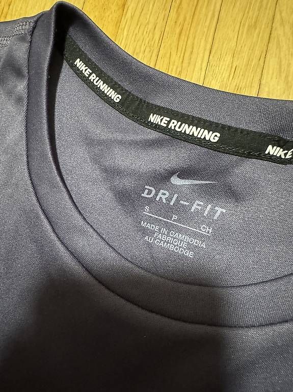 Nike T-shirt: Nike Running Shirt (Grösse S) – Usato da Bassersdorf venduto da A.Perez8 1