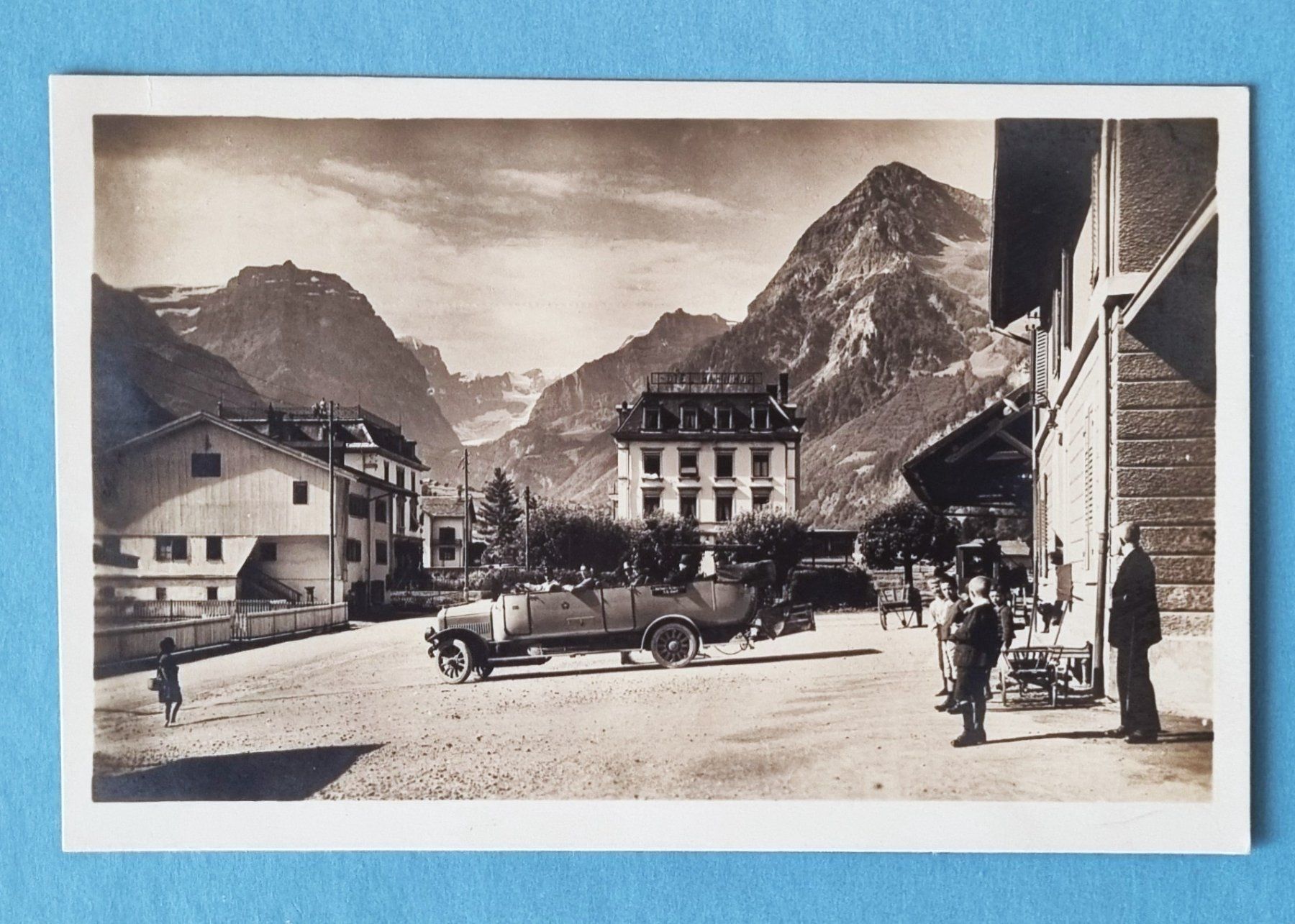 Cartes postales: Linthal - Bahnhof - Abfahrt der Klausenpost - Postauto – D'occasion à Rothrist par RROENK