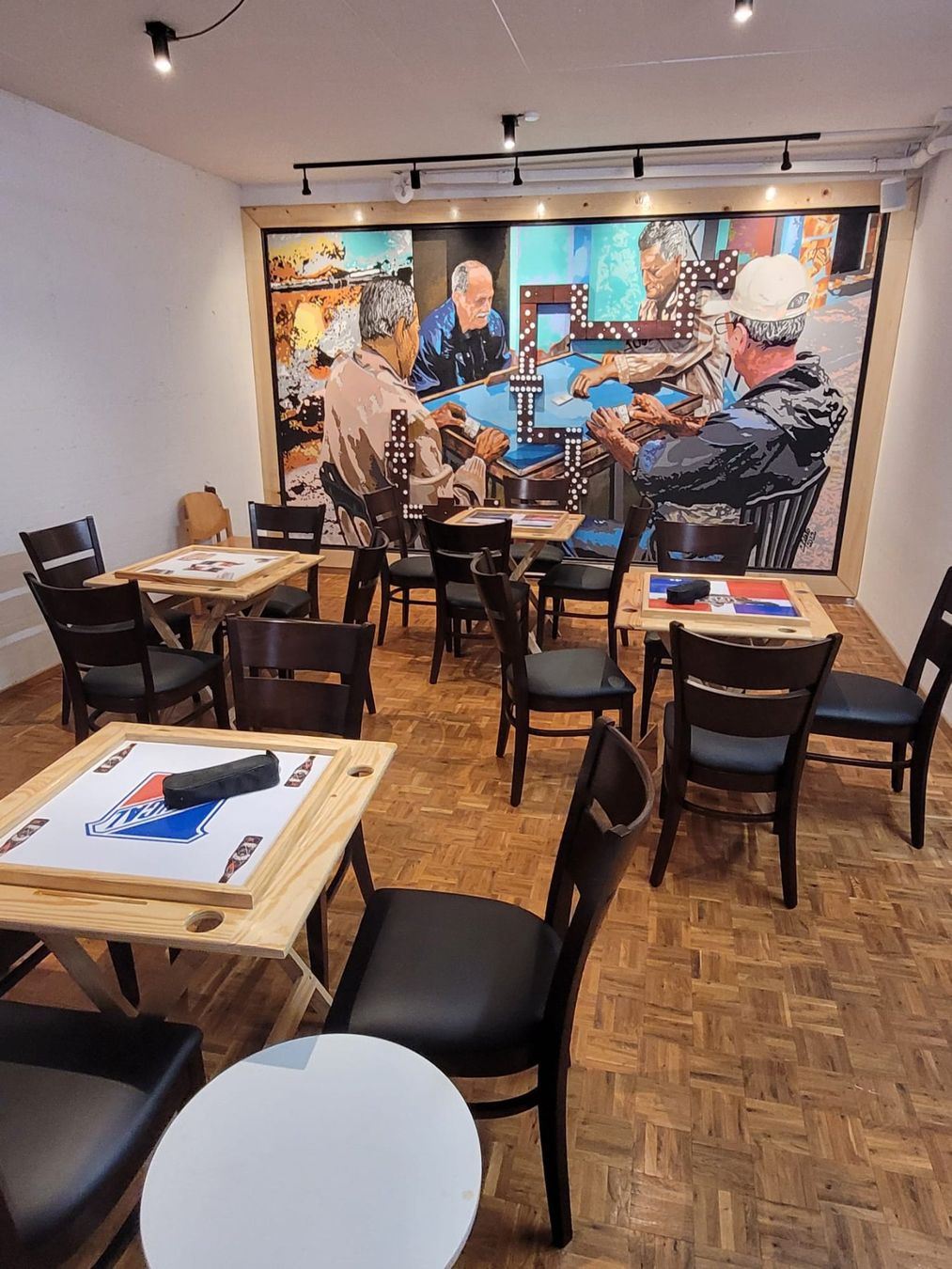 Stühle: Restaurantstuhl DIANA – Klassisch, robust & langlebig – Neu und originalverpackt aus Ziegelbrücke von ProfiGastro 3