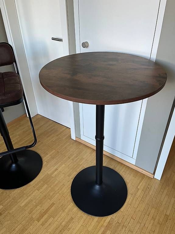 Tische: Bartisch + 2x Barstühle / Bar Table + 2 Stools – Gebraucht aus Zürich von twoism 1