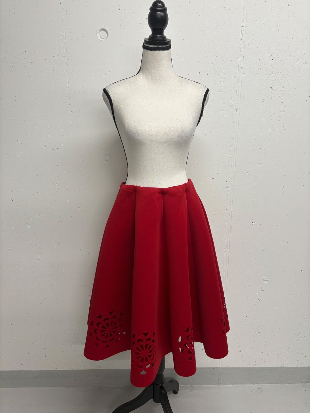Gonne: Chicwish Neopren weiter Rock Gr. M rot – Nuovo (secondo la descrizione) da Regensdorf venduto da secondchancefashion 1