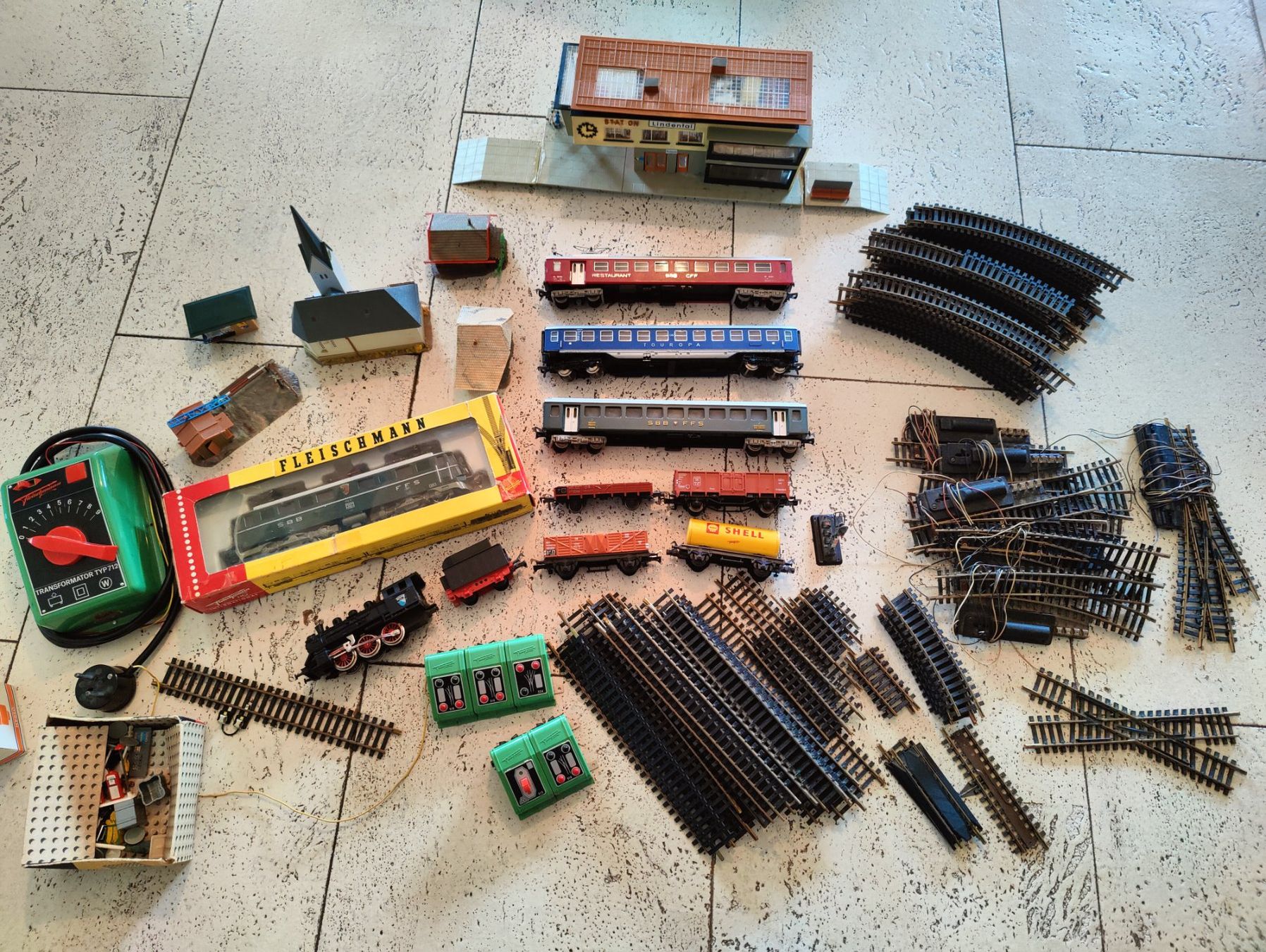 Fleischmann Modellini di ferrovie: Eisenbahnanlage Fleischmann, H0, analog - Full Set – Usato da Küsnacht ZH venduto da Astres