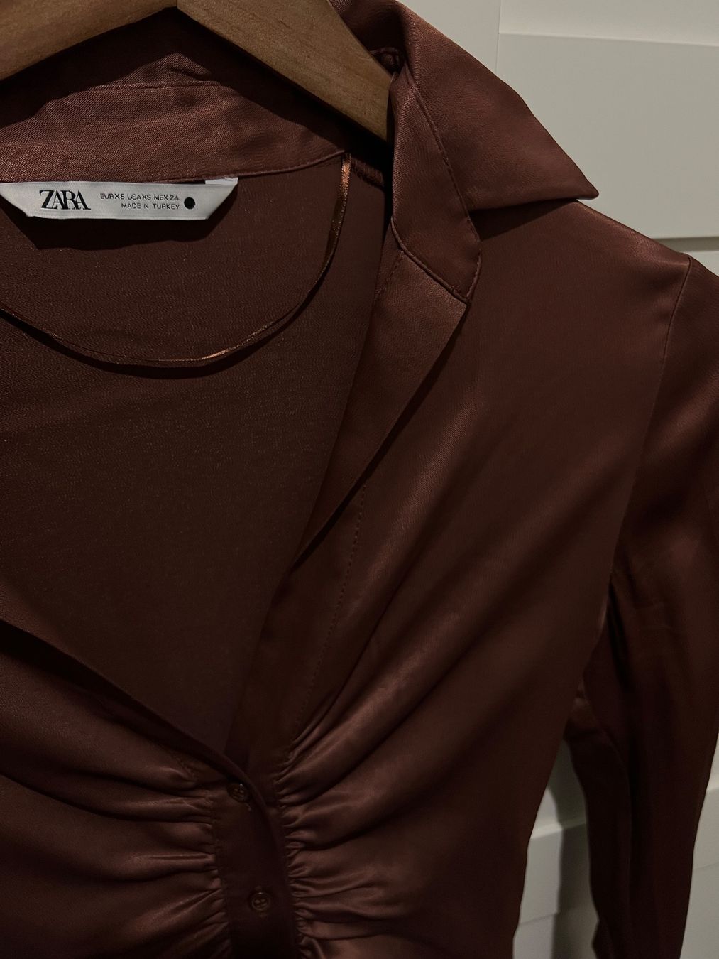 Camicette: ZARA Satin Bluse, Grösse XS, Braun – Usato da Wittenbach venduto da DGB_xoxo 2