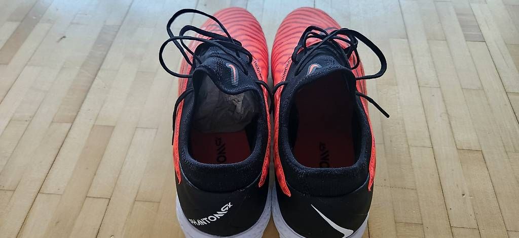 Scarpe da uomo: Nike React Phantom GX Pro TF  Neu & Ungetragen  Gr.  – Usato da Enggistein venduto da onu_7c28 1
