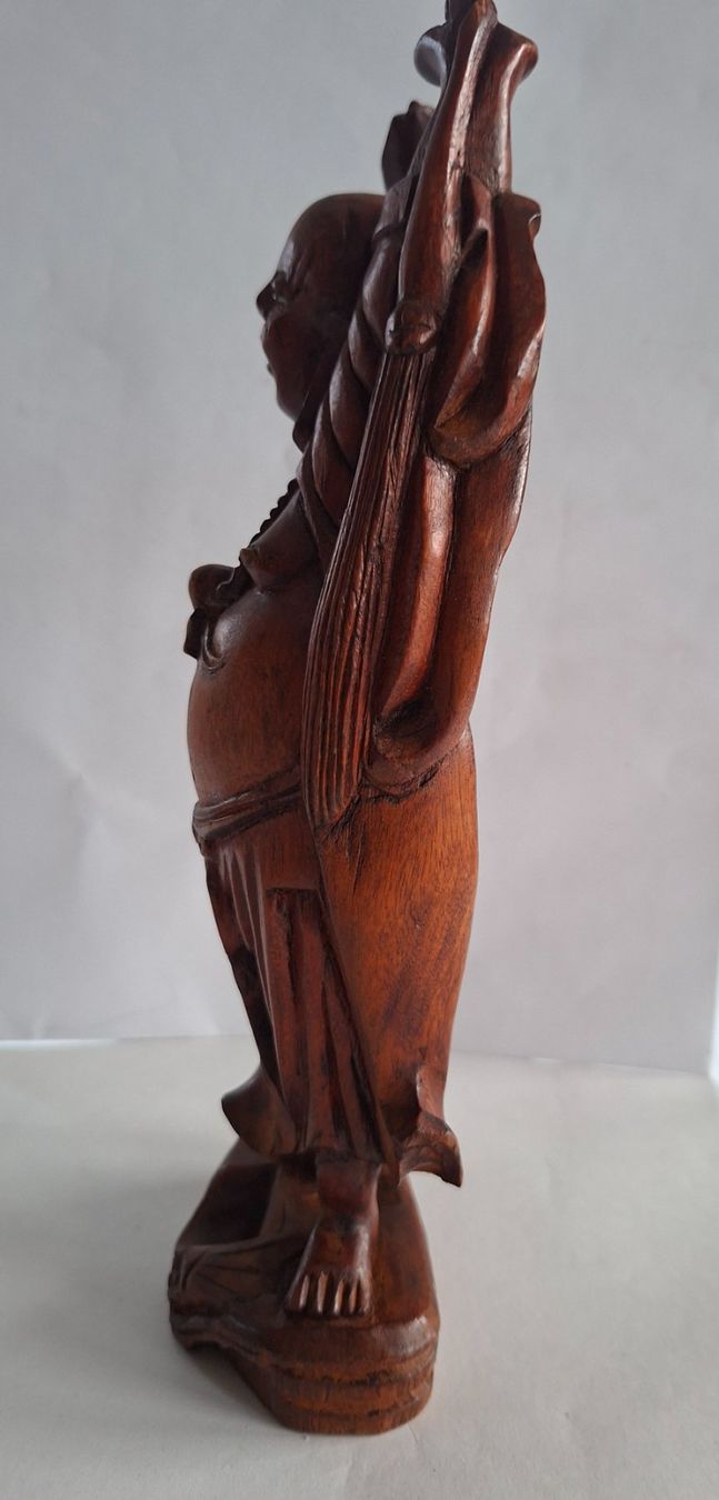 Statuette: Lachende Buddha Figur, Holz geschnitzt, Glücksbringer – Usato da Opfikon venduto da Diversamente 4