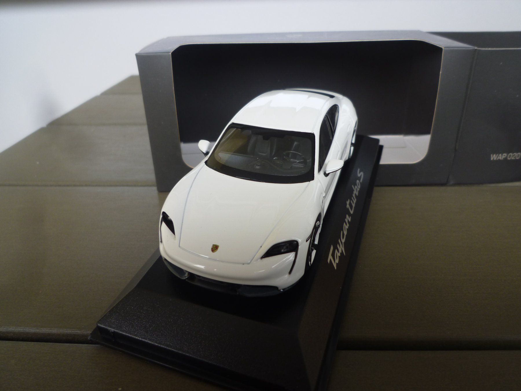 Porsche Modellini d'auto: Porsche Taycan Turbo S – Nuovo e nell'imballaggio originale da Flawil venduto da Imperiosud 2