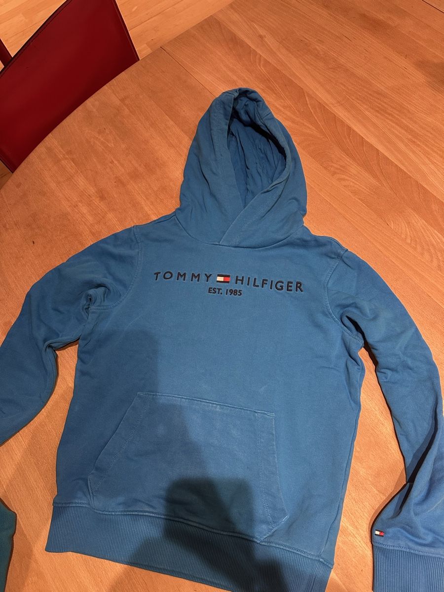 Tommy Hilfiger Pulls & Sweat-shirts: Drei schöne Pullover in Grösse 152/M – D'occasion à Basel par dahlen