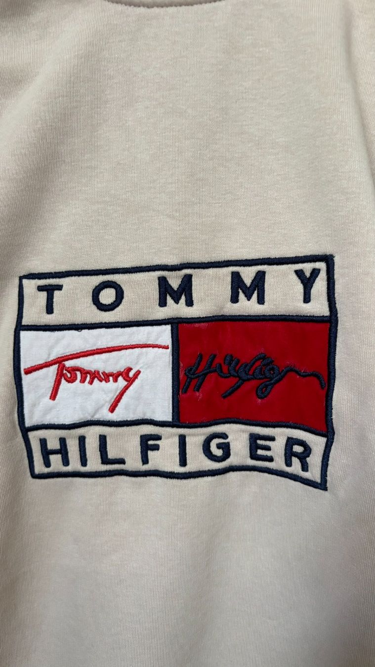 Tommy Hilfiger Maglioni & Felpe: Tommy Hilfiger Sweatshirt – Nuovo (secondo la descrizione) da Biel/Bienne venduto da jac_pw5y 1