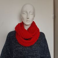 Warmer Winter-Look: Roter Strick-Loop/Schlauchschal, neuw...