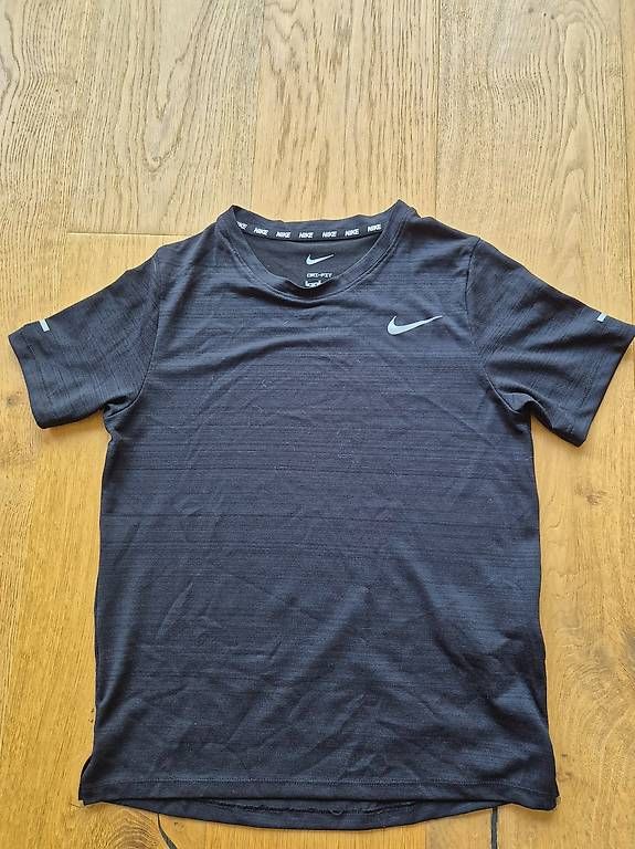 Lotti & Set di vestiti: Sportset Nike Gr.140 – Usato da Nidau venduto da Jil12 2