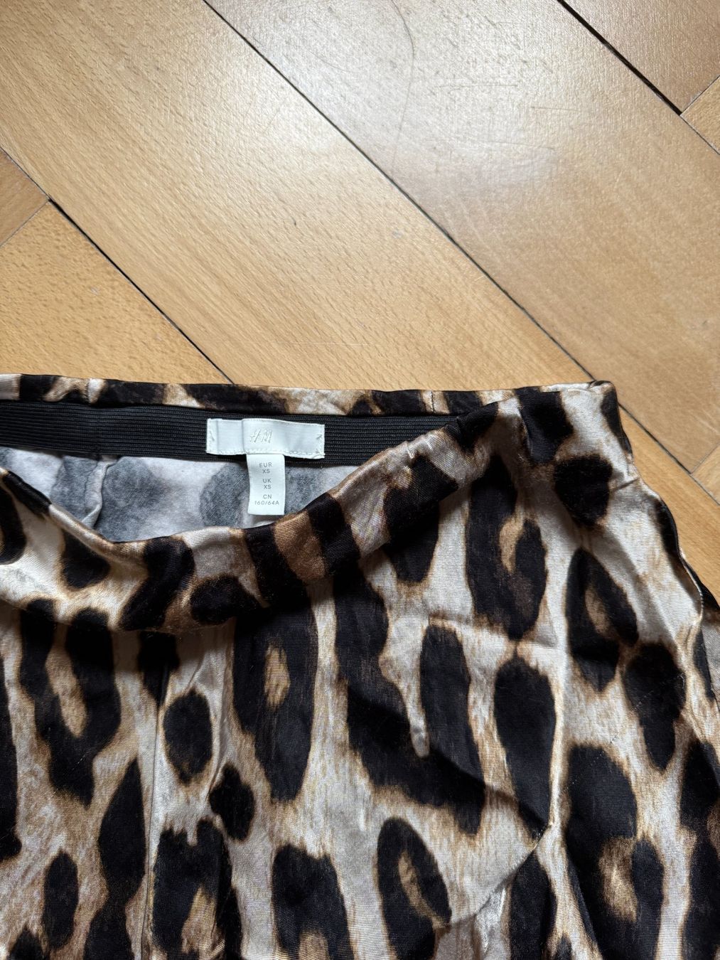 H&M Gonne: Leo Satin Rock XS – Usato da Zürich venduto da Diazaio 1