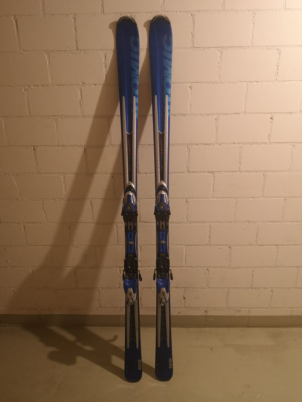 Atomic Skis: Ski Atomic blau – Gebraucht aus Rothrist von GIWALD