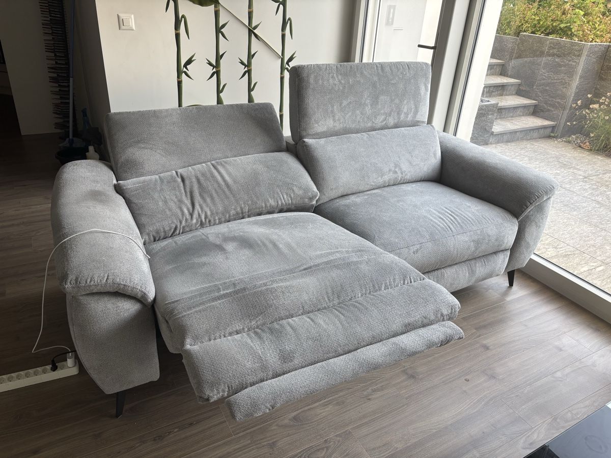 Conforama Sofas: Neuwertiges Stoffsofa – D'occasion à Berikon par Arturo2 1