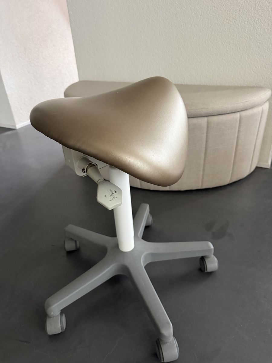 Tabourets: Saddle Stool Chair Adjustable Height and angle – D'occasion à Olten par mat_78x9 1