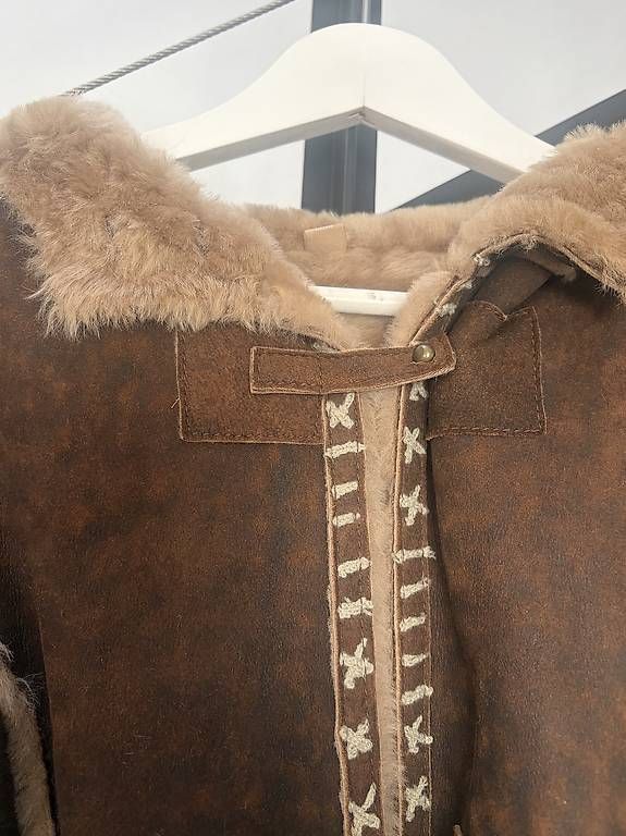 Cappotti: UGG Australia Lammfellmantel 38 – Usato da Spiez venduto da RIGELER01 3