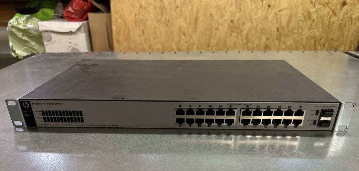 Hewlett Packard Hub & Switch: HP 1820-24G Switch J9980a – Usato da Luzern venduto da FrankGroebel