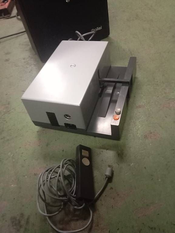Rollei Vidéoprojecteurs: Rollei Diaprojektor – D'occasion à Basel par Petergunn 1