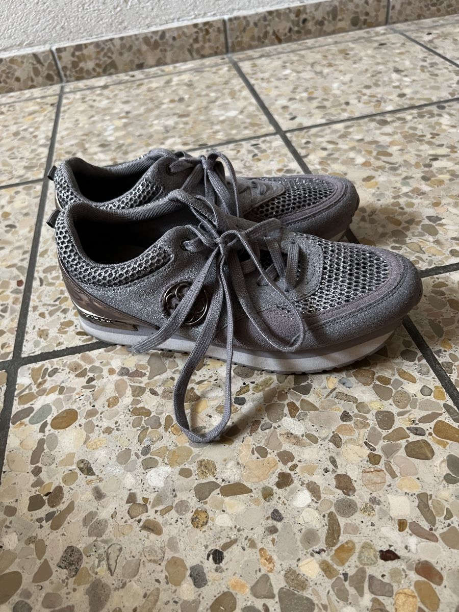 Scarpe da donna: Guess Sneaker Gr. 39, Grau, Glitzer – Usato da Bad Zurzach venduto da Heugumper7 1