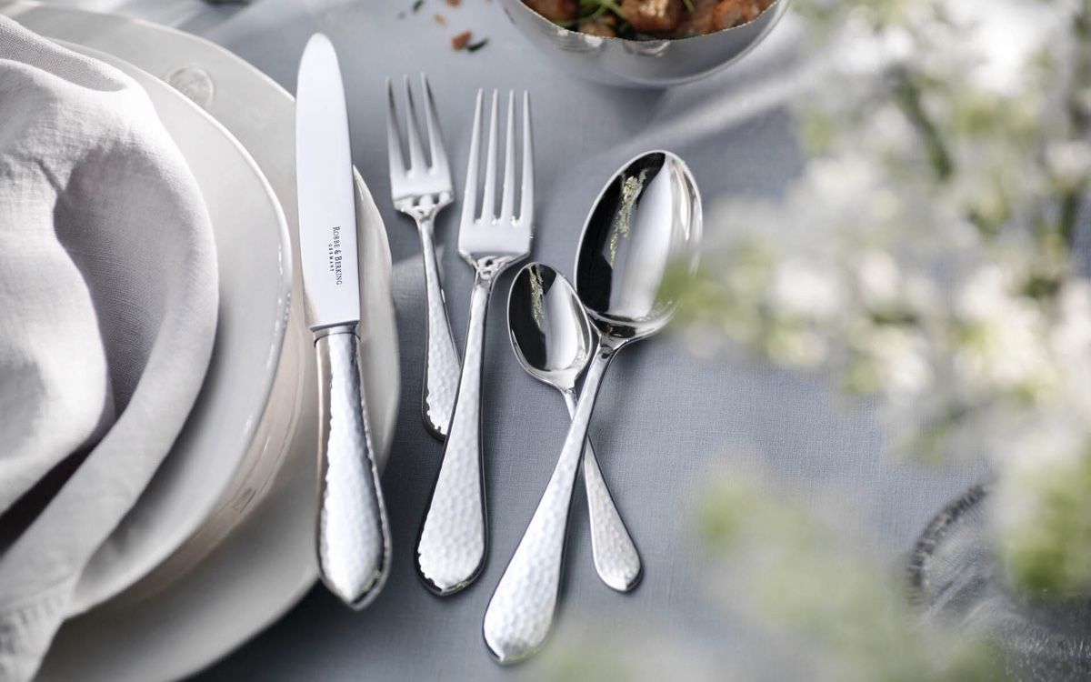 Robbe & Berking Bestecksets: Martelé Silver Cutlery Robbe & Berking – Neu und originalverpackt aus Rotkreuz von luxury-onlineshop