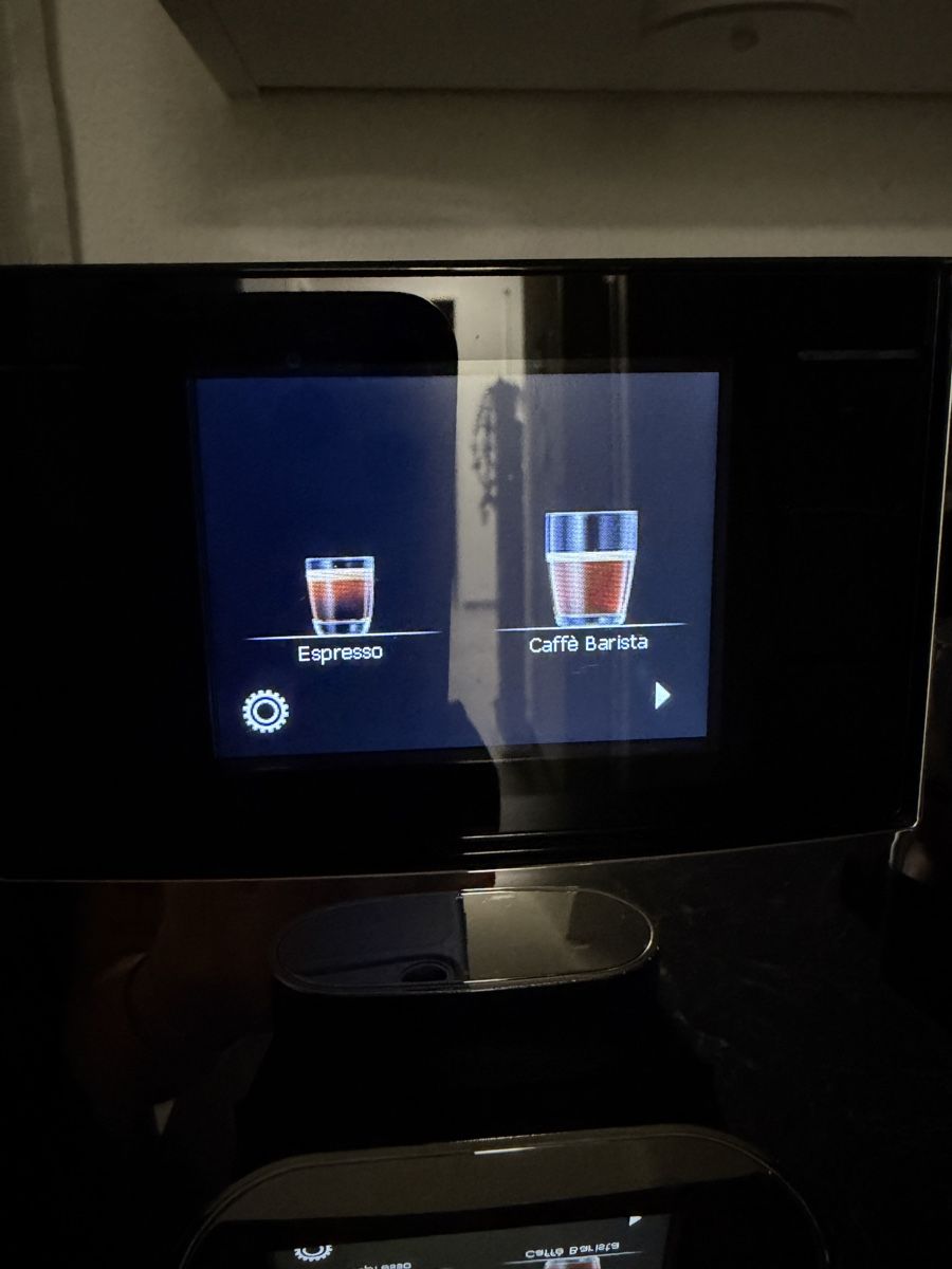 Jura Kaffeemaschinen & Espressomaschinen: Jura E8 Kaffeevollautomat Chrome – Gebraucht aus Zuchwil von ninschge 4