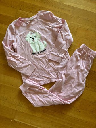 schönes Pyjama Gr. 122/128, Neu