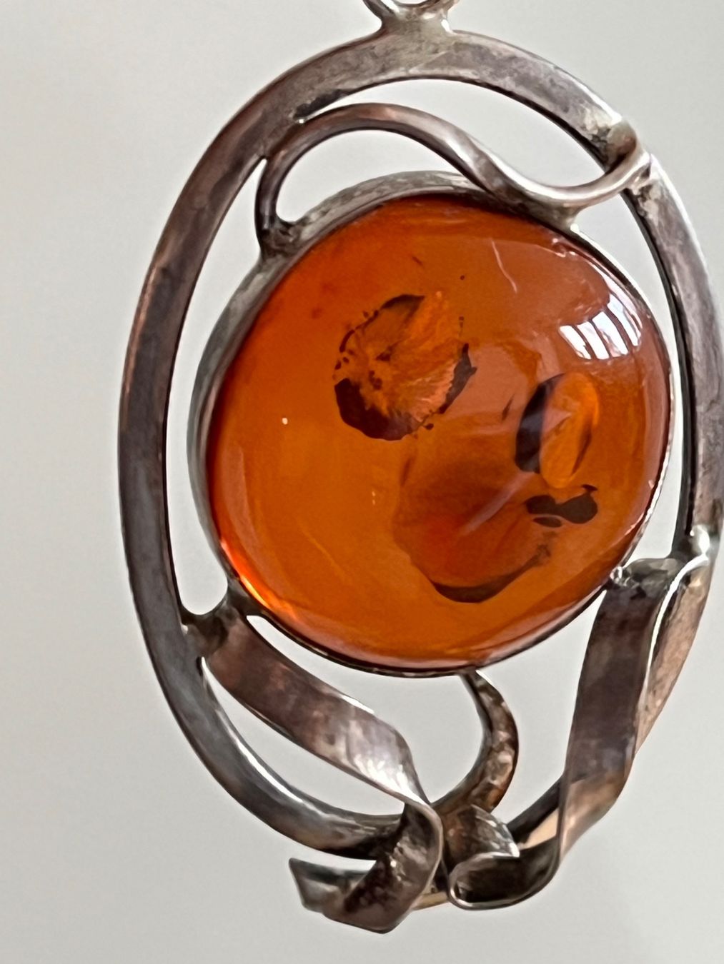 Anhänger: Anhänger Bernstein Silber Oval mit Einschlüssen 4.5cm – Gebraucht aus Ebmatingen von Giggelisuppe