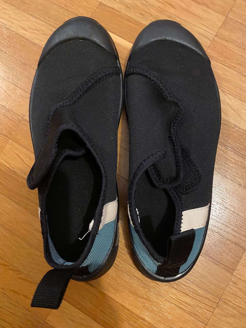 Decathlon Scarpe per ragazzi: Chaussure Aquatique enfant – Nuovo (secondo la descrizione) da Basel venduto da OK2010