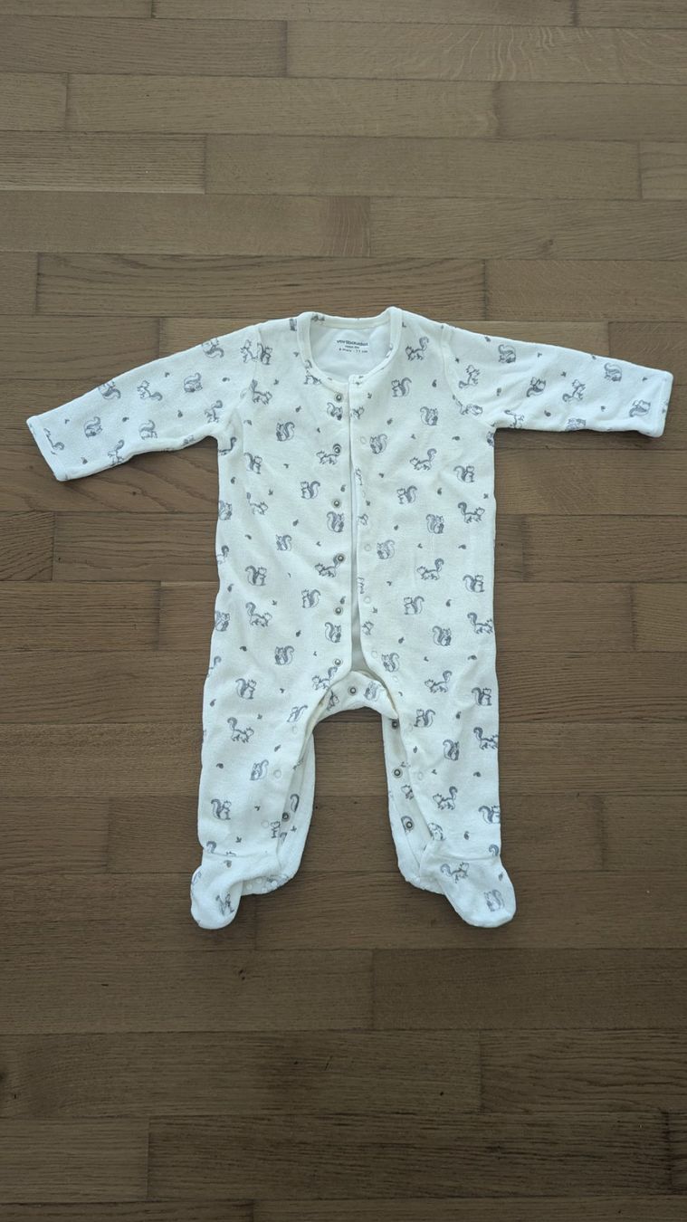 Pyjamas & Ähnliches: Schöner Strampler mit Eichhörnchen-Motiven, Gr. 71 – Gebraucht aus Emmen von Mwassuup 1