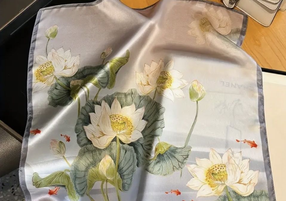 Foulards & écharpes: Silk scarf – Neuf avec emballage d'origine à Rapperswil SG par Gemstonebyyo 2
