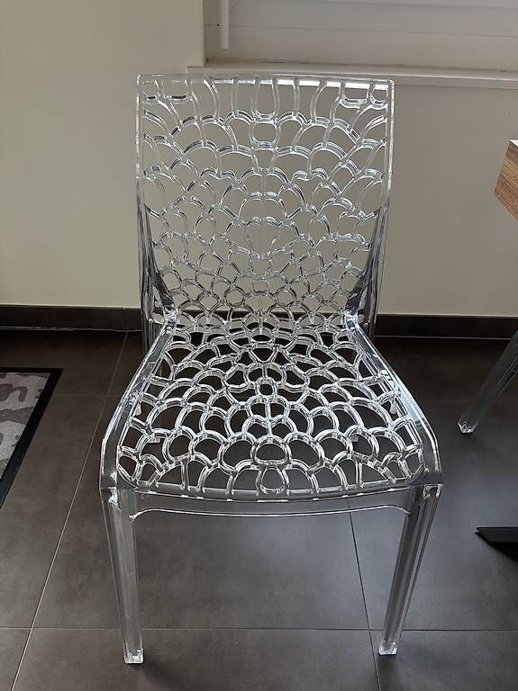 Chaises: Chaises transparentes x6 – D'occasion à Châtelaine par gar_fxl2