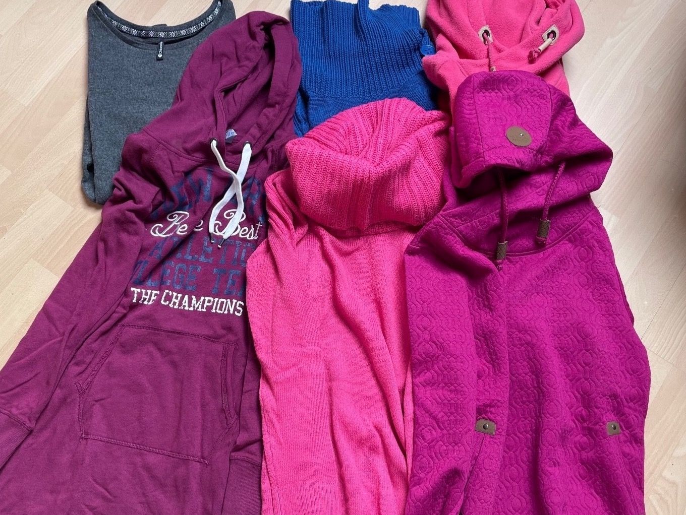 Maglioni & Felpe: 10x Pullover Gr M  Damen – Usato da Huttwil venduto da Bolpa 1