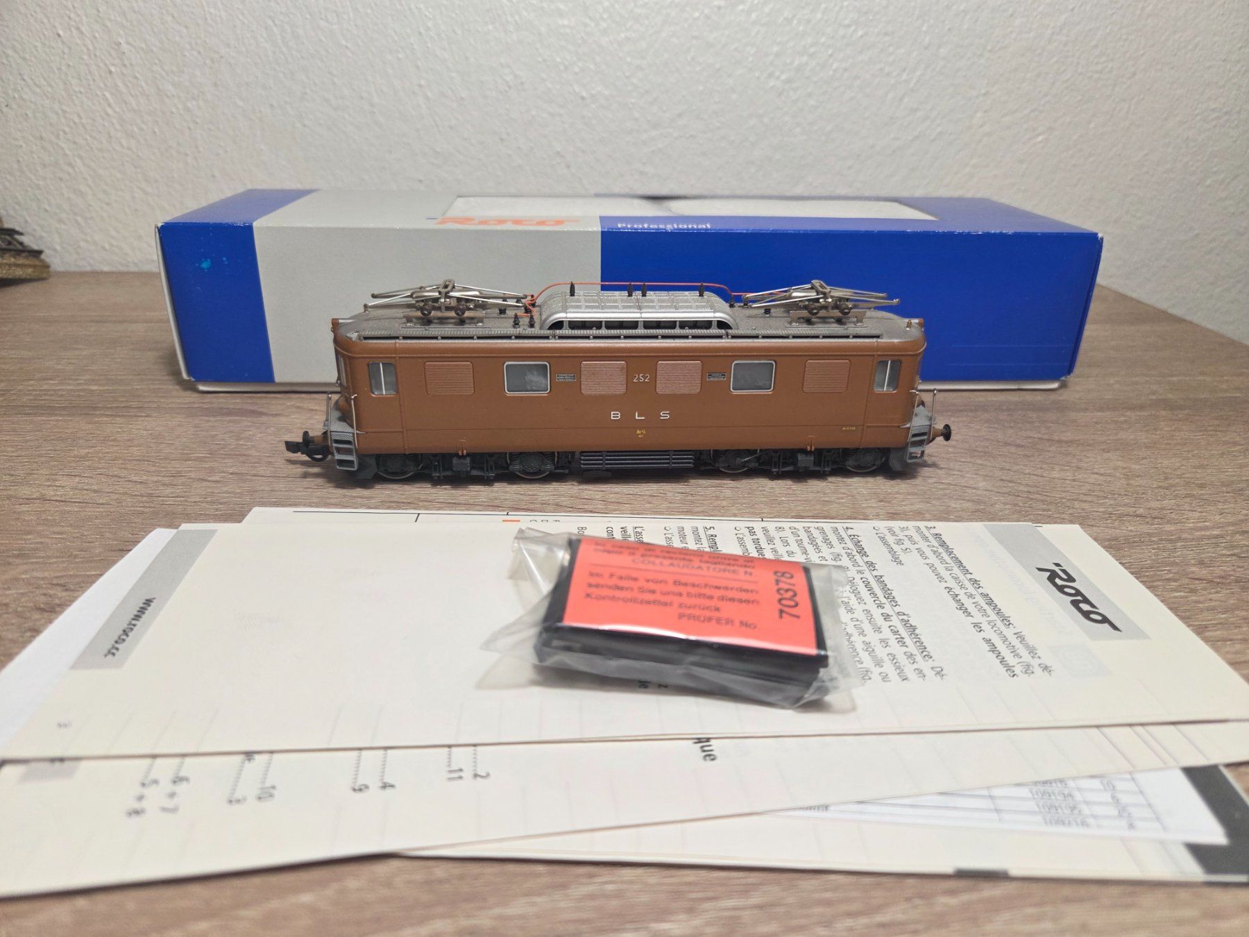 Roco Modellini di ferrovie: Roco 69883 E-Lok 252 BLS Digital H0 – Usato da St-Aubin-Sauges venduto da Lo_Go 6