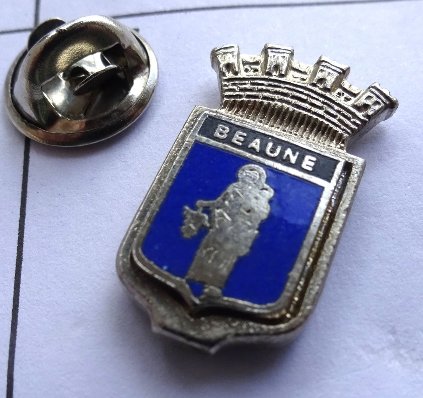 Placchette & Badge: Pin BEAUNE  Krone – Usato da Utzenstorf venduto da BUtter81