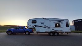Nissan Navara V6 mit KatBE Sattelauflieger Flagstaf Trailer