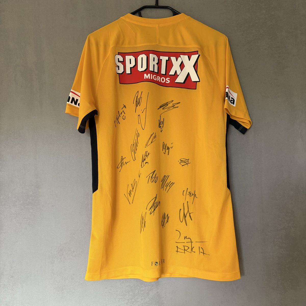 Nike Canottiere & Pantaloni: Bsc Young Boys Trikot Nike – Usato da Winterthur venduto da LaBodega 5