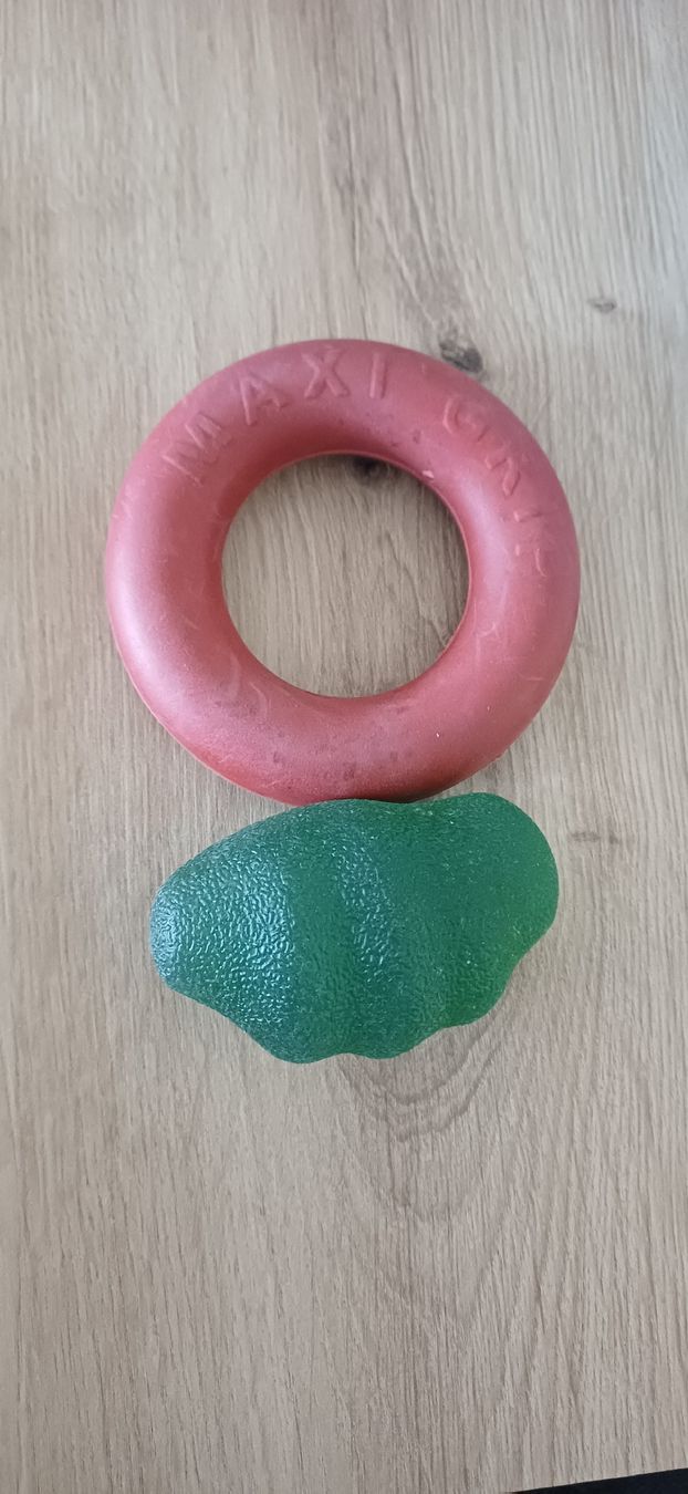 Hometrainer: Trainingsgeräte Set: Handtrainer & Griffkraft-Ring – Usato da Wittenbach venduto da nic_gvc6