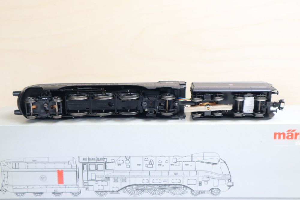 Märklin Stromlinien Dampflok USA 37914 - Digital (Gebraucht) in ...