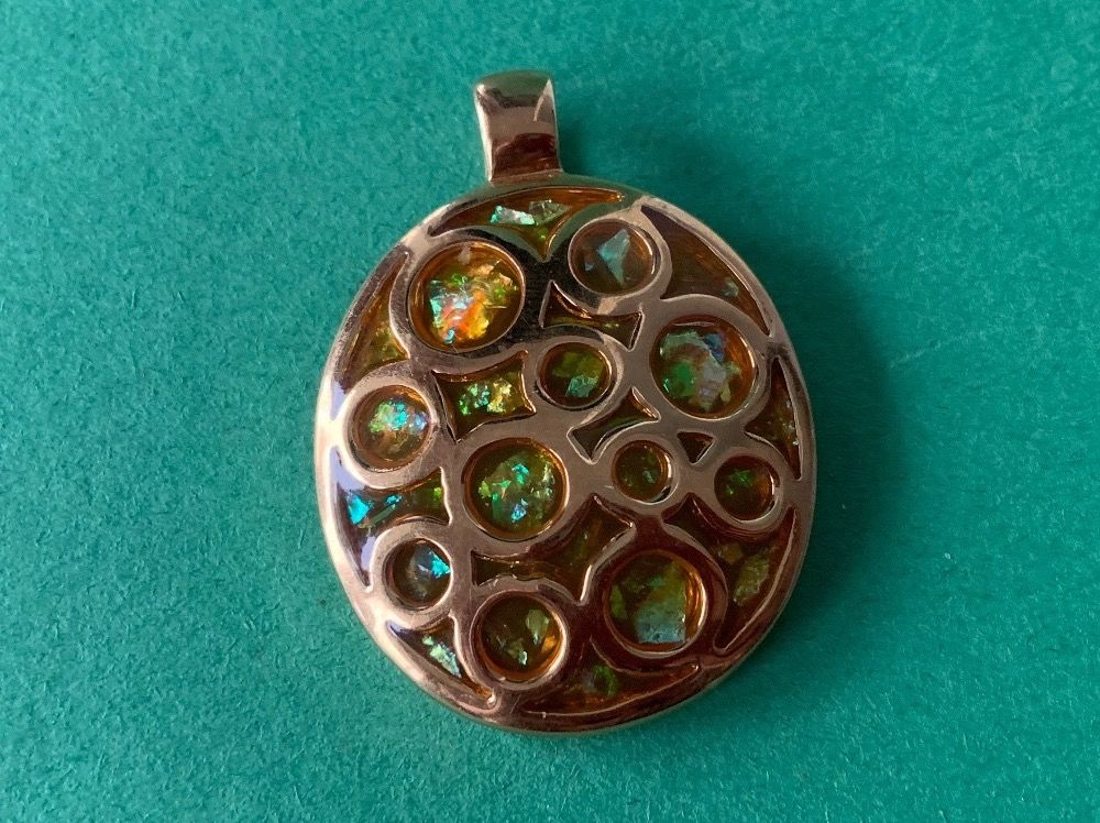 Pendentifs: Anhänger Regenbogen-Waben OVAL – D'occasion à Dittingen par Bellevista 1