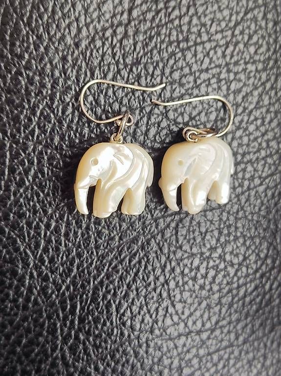 Orecchini pendenti & Orecchini a lobo: Ohrringe mit Elefant aus Perlmutt mit 925 Silber – Nuovo e nell'imballaggio originale da Ebnat-Kappel venduto da Zearara 3