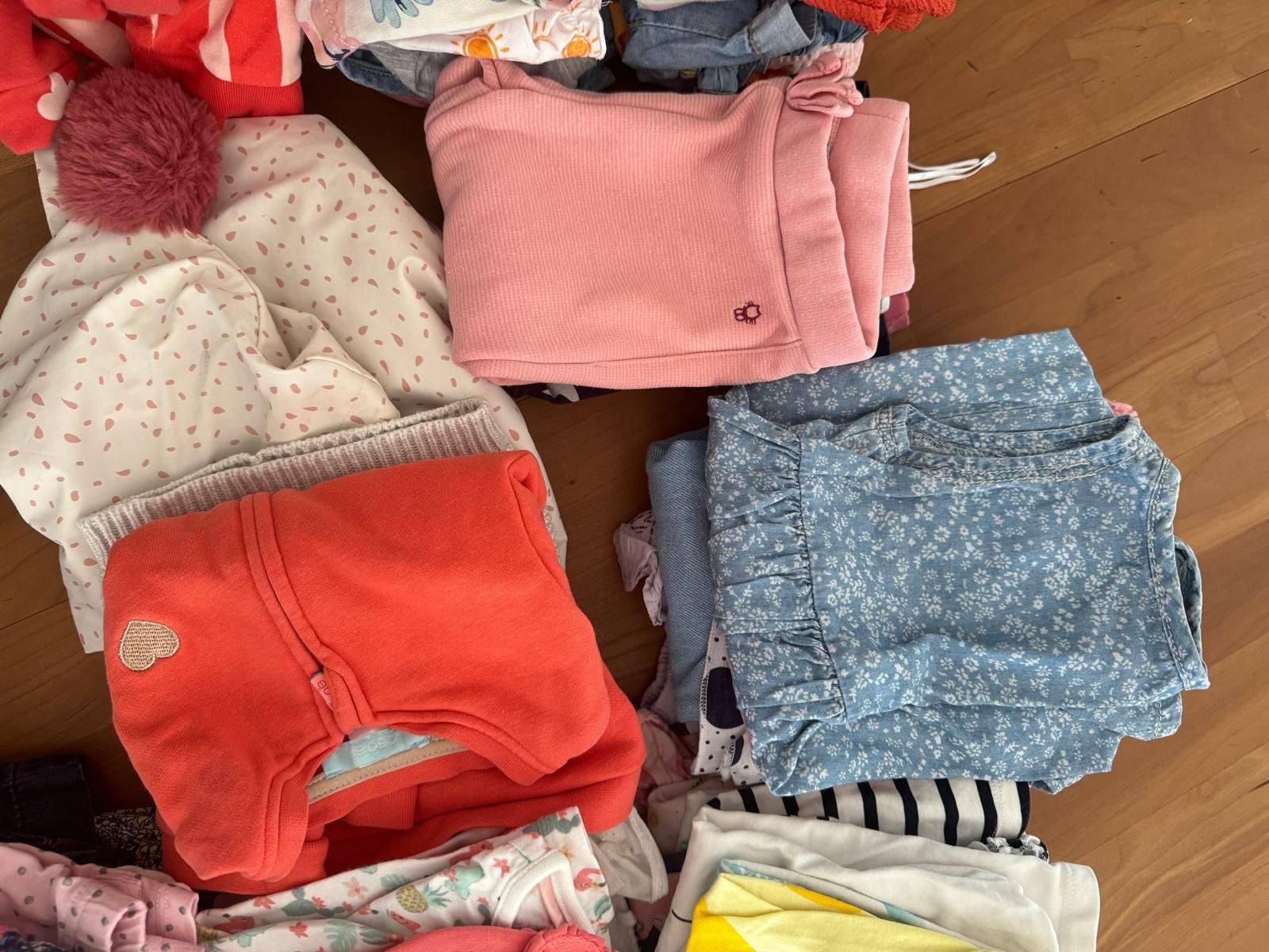 Lotti & Set di vestiti: Kleiderpaket Mädchen Grösse 80 – Usato da Hinwil venduto da Bbudget 1
