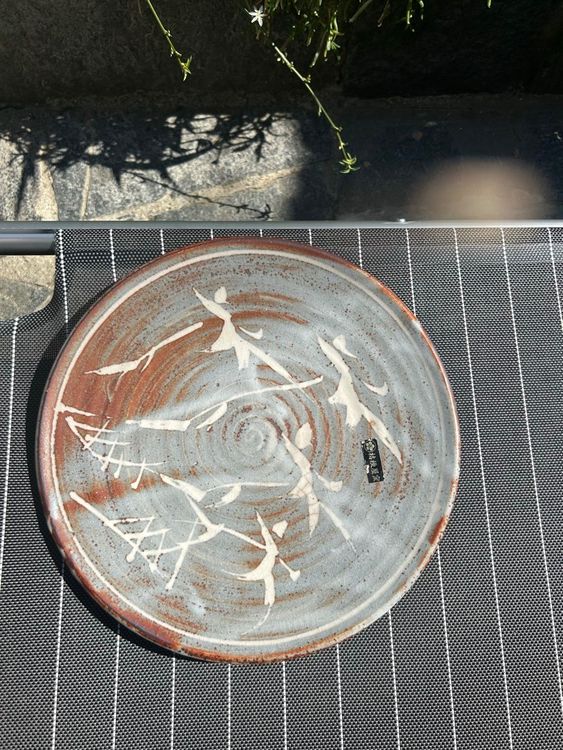 CVHOMEDECO. Snowman and Little Bird Decorative Plate Primitives Vintage Round Display Wooden Plate Home Décor Art, 9-3/4 Inch
